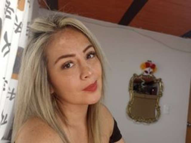 go to chat with EmmaHenderson