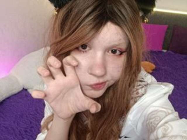 go to chat with Emmy-Rise