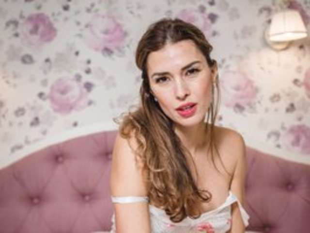 go to chat with ErikaBird