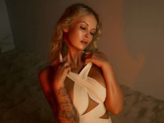 go to chat with Eroticann