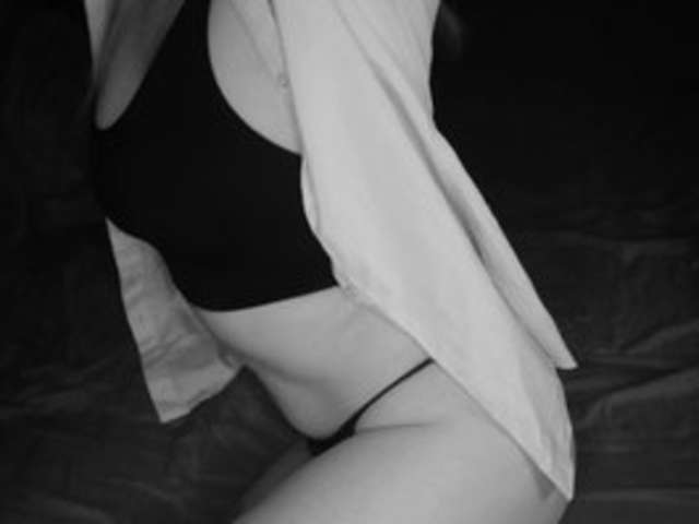 go to chat with Essy-Vettie