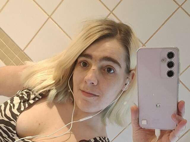 go to chat with Evelien