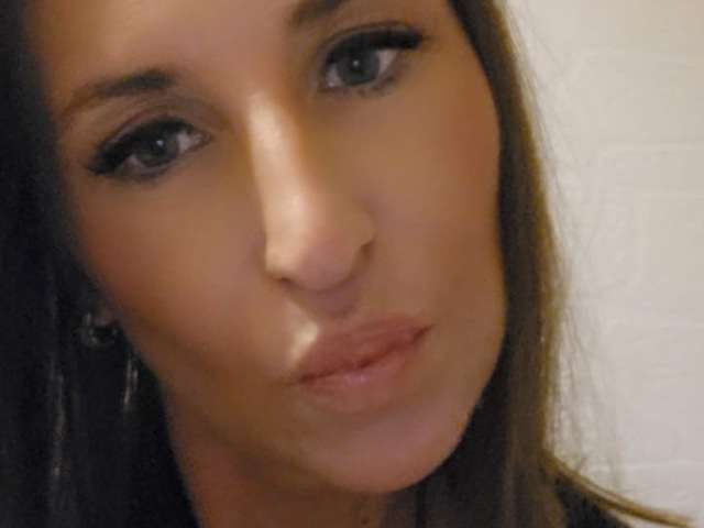 go to chat with EvelynModel