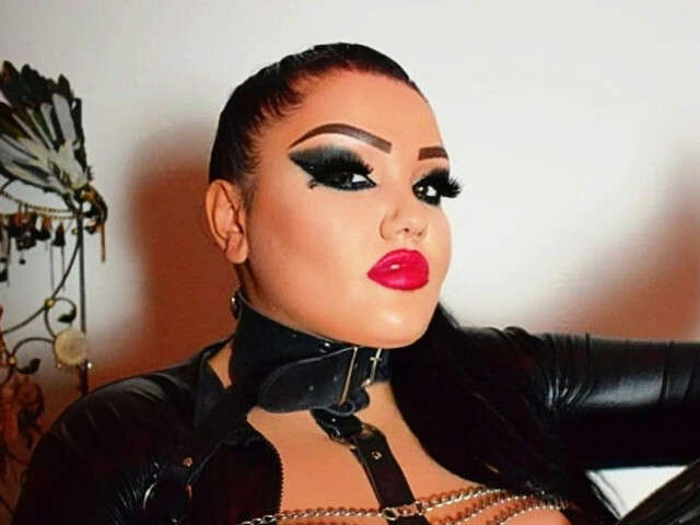 go to chat with EvilDomina