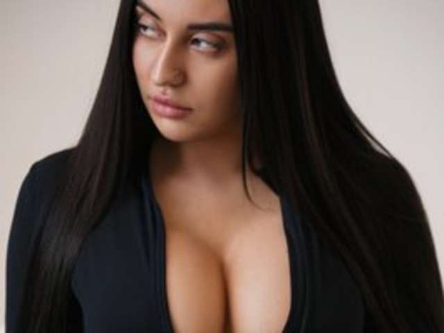 go to chat with Evocativea