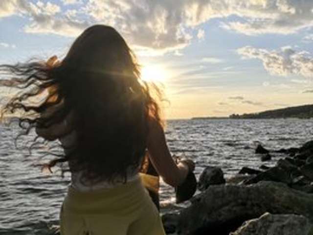 go to chat with FeeBee
