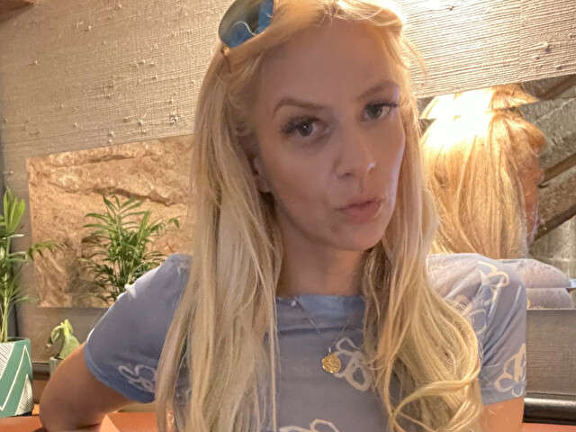 go to chat with FifiFlaunts