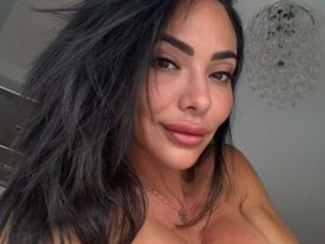 go to chat with FlaviaOliver