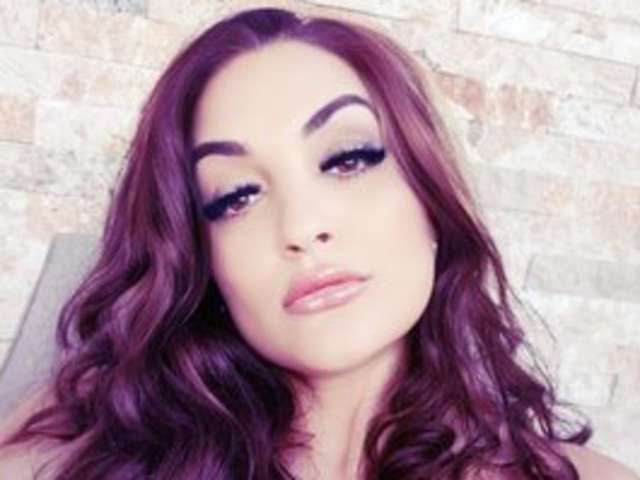 go to chat with FoxxyAna