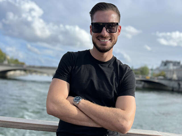 go to chat with Fucker
