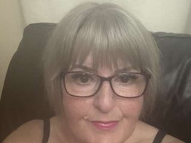 go to chat with GermanMilfAngie