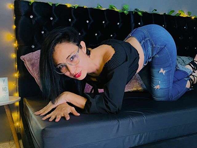 go to chat with GigiRosee