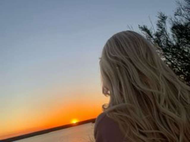go to chat with Gloria01