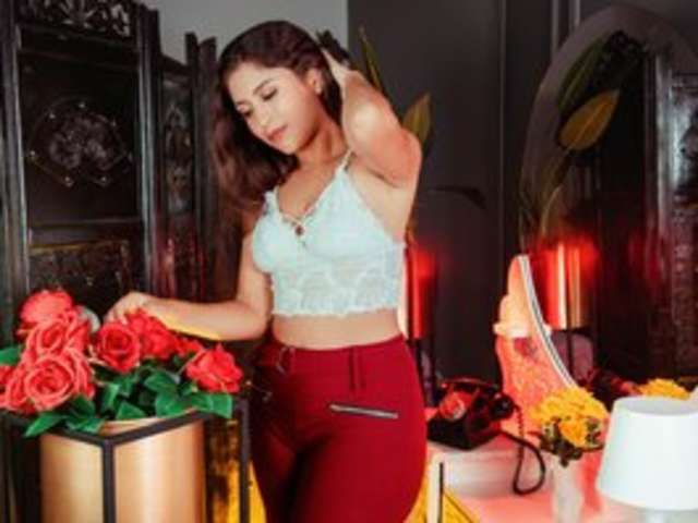 go to chat with GloriaGuzman
