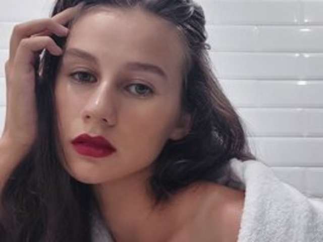 go to chat with Gloriya-S