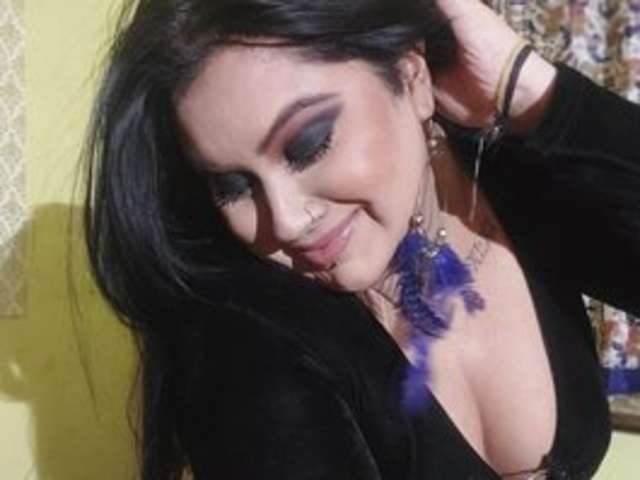 go to chat with GoddessLorenaTheeSiren