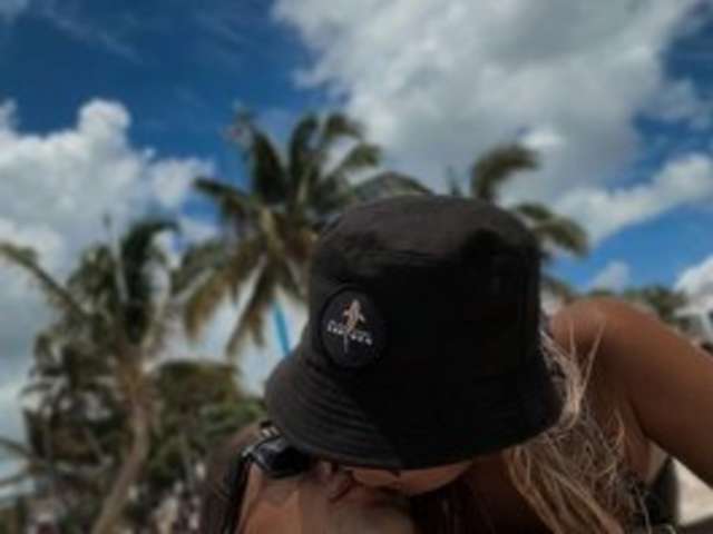 go to chat with HOT_HONEY_CLUB