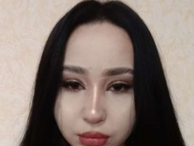 go to chat with HalinaMogg