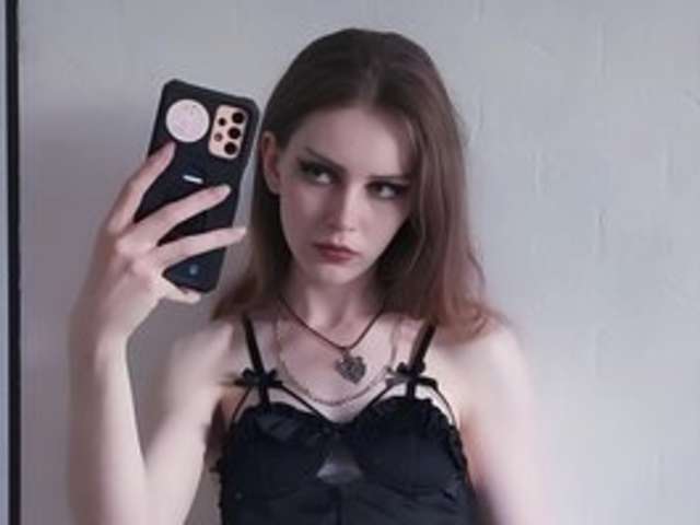go to chat with HannaBlaze1