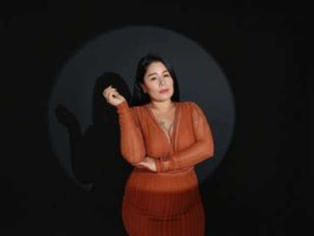 go to chat with HannaWellss