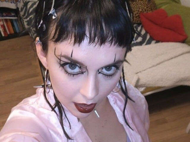 go to chat with Heather001x