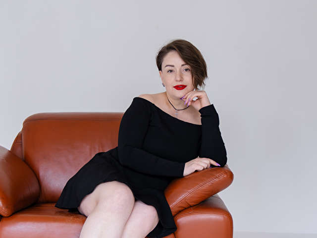 go to chat with HelenCutie