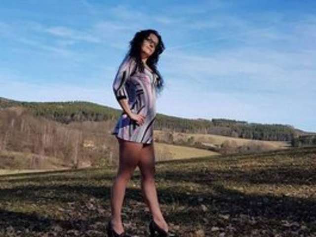 go to chat with Helenka02