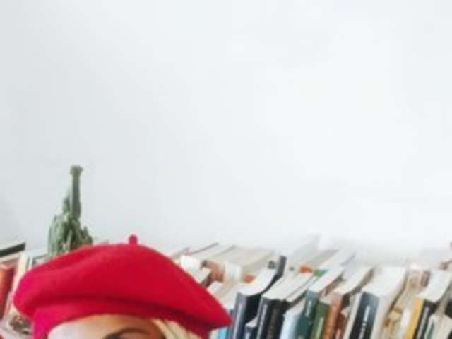 go to chat with Helenoir