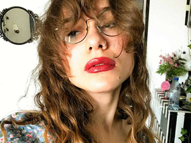 go to chat with Hellalovesu