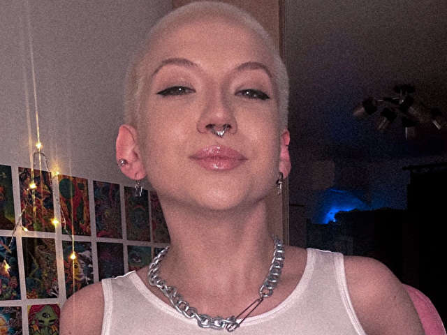 go to chat with HeyJoyce