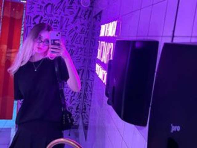 go to chat with HeyRina