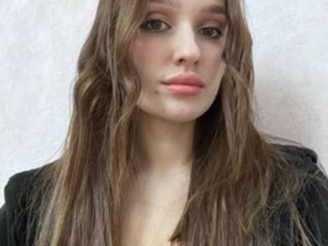 go to chat with HollieDurand