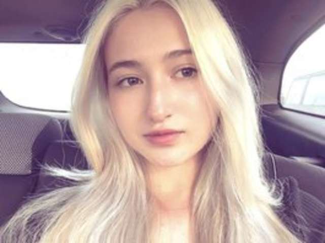 go to chat with HollyTaillor