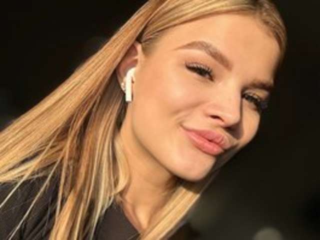 go to chat with Holyidol