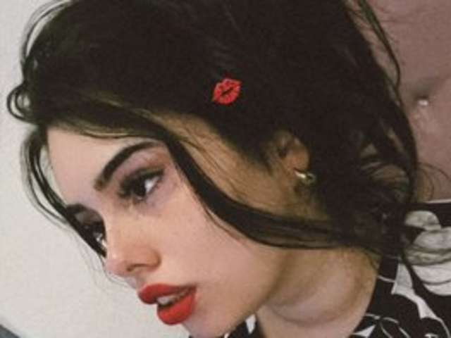 go to chat with Hoooneygirl2