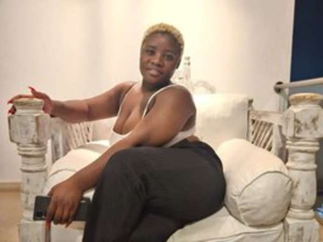 HORNYSKYLLER amateur webcam photo