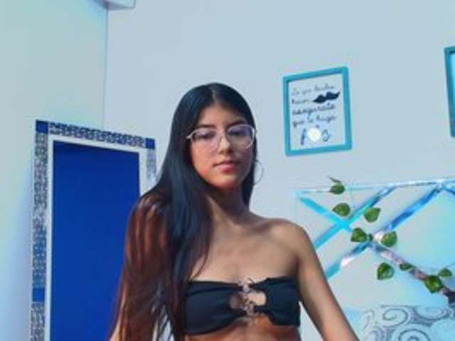 HORNYVIRGINN amateur webcam photo
