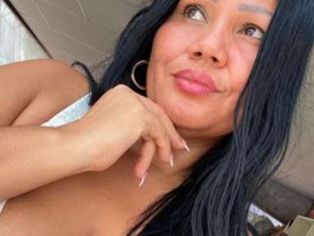 go to chat with Hot-Rose83
