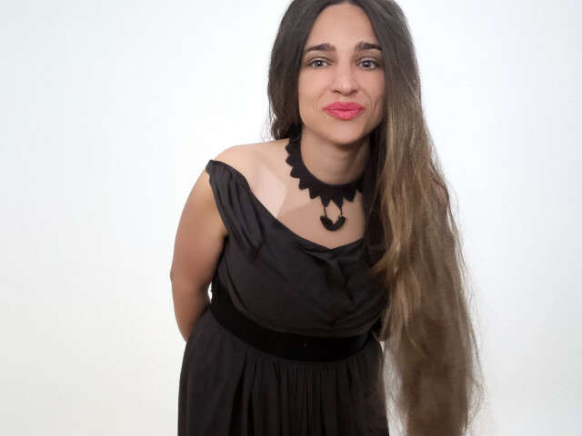 go to chat with HotMilla