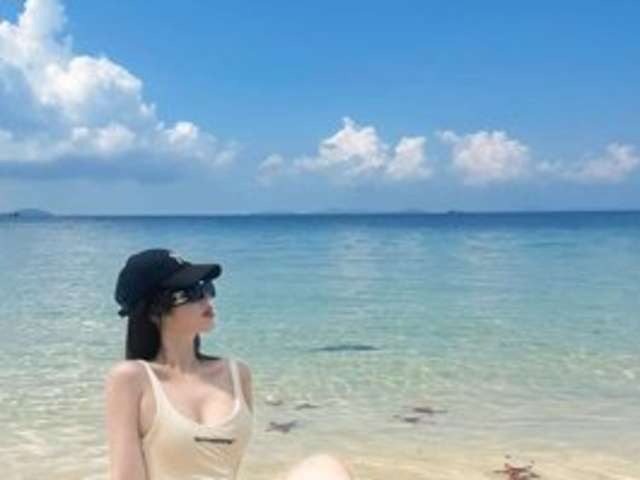 go to chat with HotQueen93