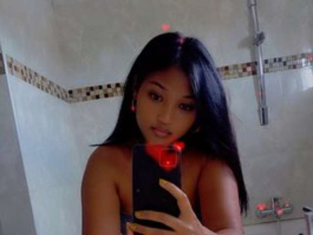 go to chat with HotTia