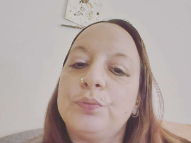 go to chat with Hotlips28
