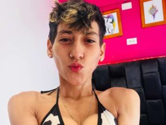 go to chat with HottAlexxxa