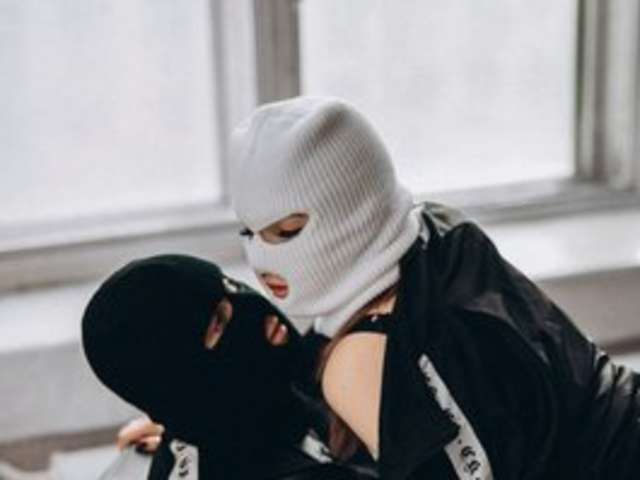 go to chat with Iceandhot