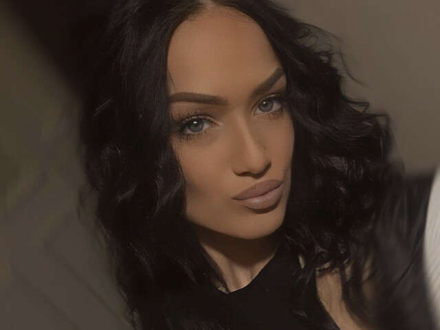 go to chat with Ilatania