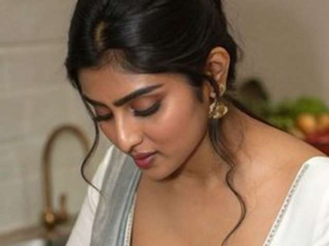 go to chat with IqraQueen