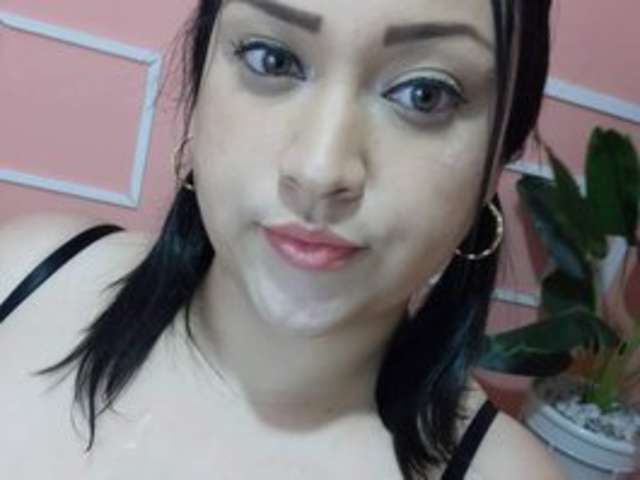 go to chat with Isabella-Reyes