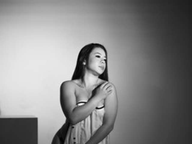 go to chat with IsabellaGonzalez