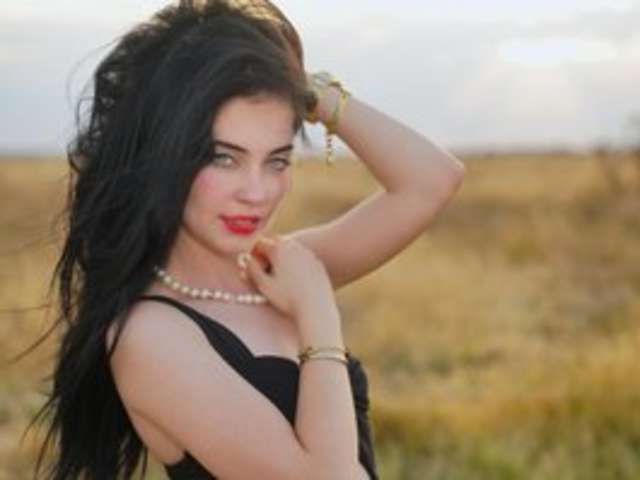 go to chat with IsisQueenXXX