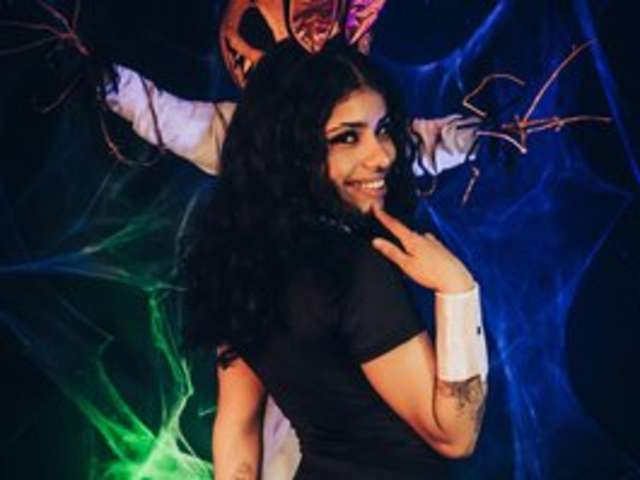 go to chat with IssaaTy